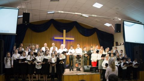 На служении в церкви "Слово Спасения" на ул. Фабрициуса